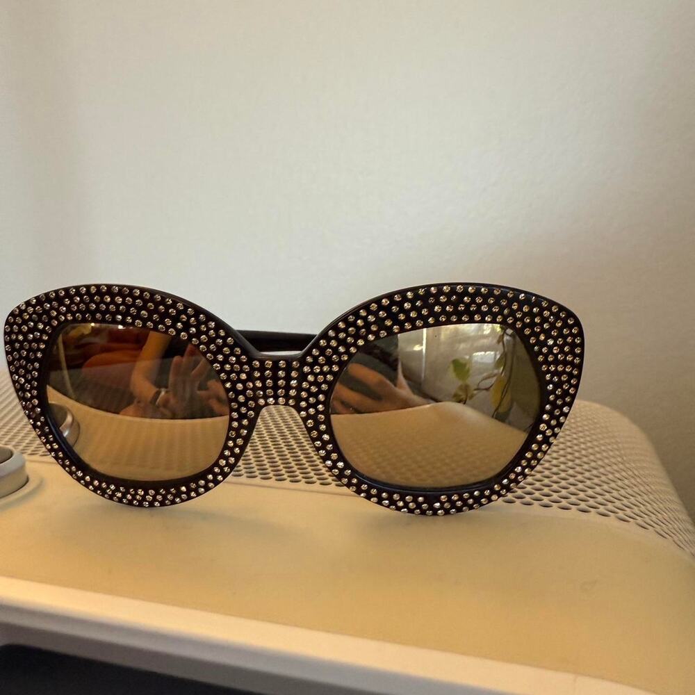 Elizabeth and James "Taylor" sunglasses